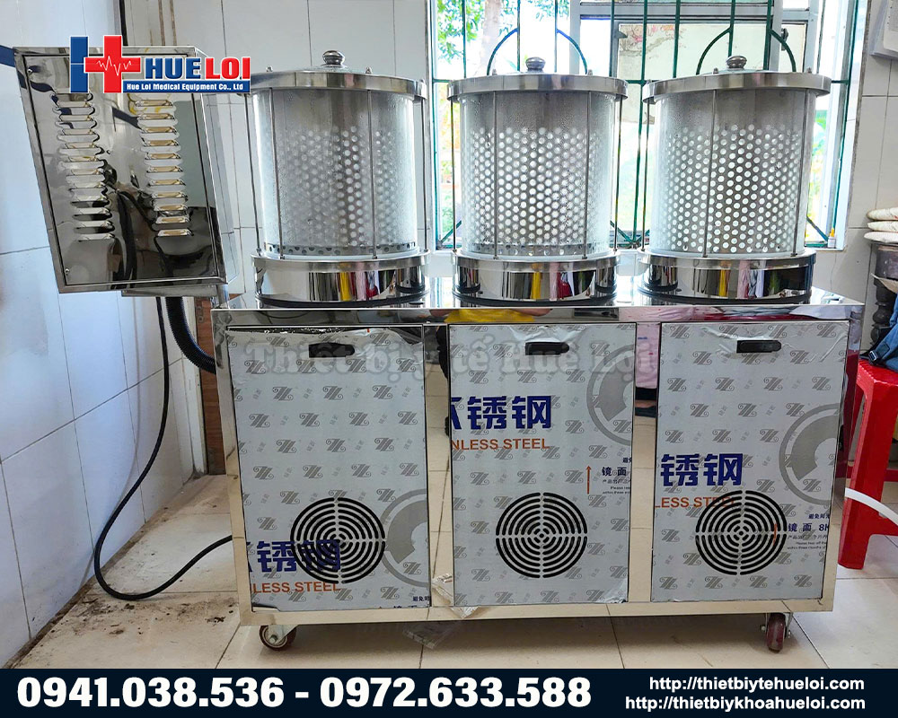 Mặt lưng của máy sắc thuốc 3 nồi đun chất liệu inox 304